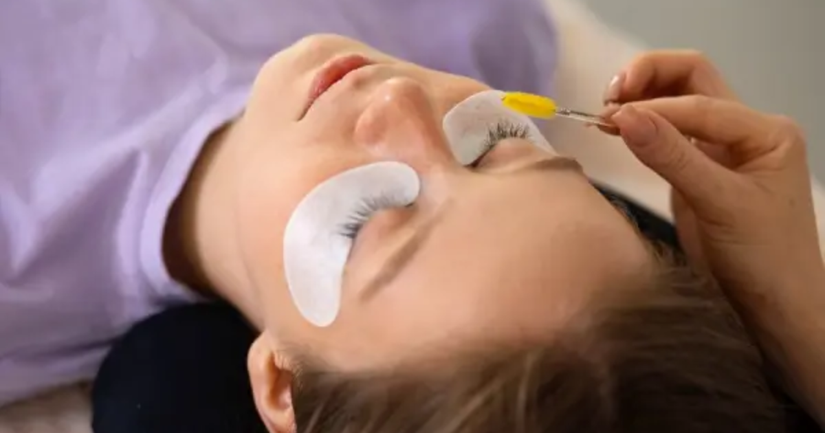 How To Clean Eyelash Extensions Properly