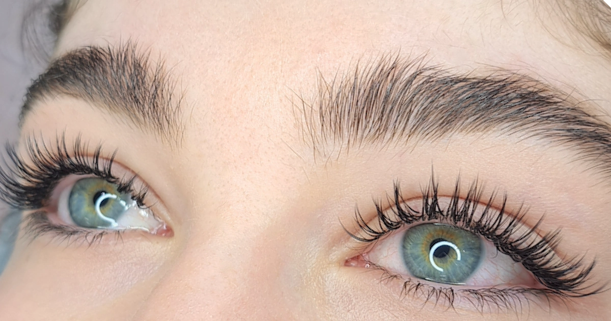 benefits of a hybrid eyelash refill