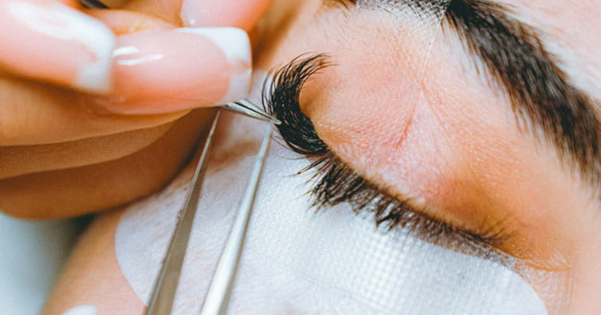 How To Choose The Best Lash Extension Glue Safely