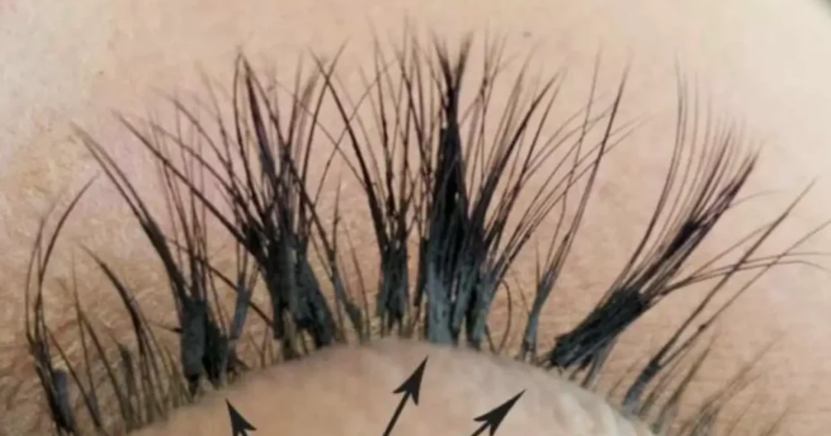 how many lashes fall out naturally each day